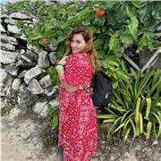 Profesora titulada en Arte Dramático Musical, adoro enseñar diferentes asignaturas y cada alumno para mi es un reto de superación